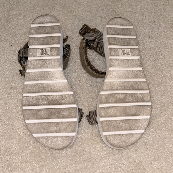 Time and Tru Sandals - Picture 3 of 3